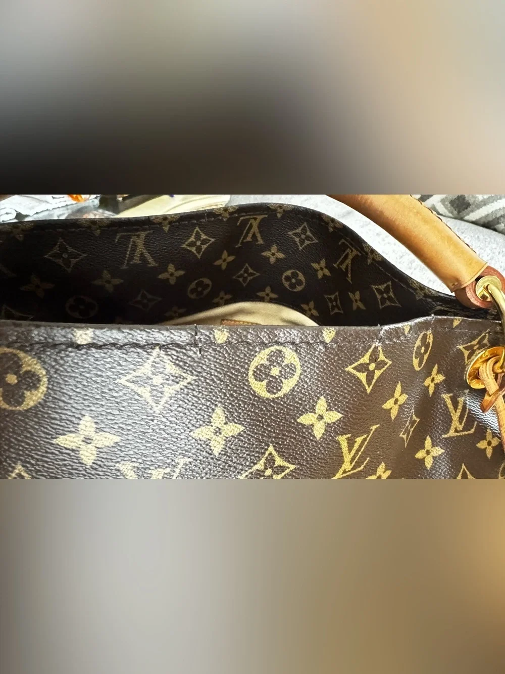 Louis Vuitton Authentic Artsy Hobo Bag MM Brown Monogram Canvas